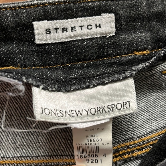Jones New York Jeans Woman’s Size 30 Bootcut. Darkwash - Picture 5 of 9